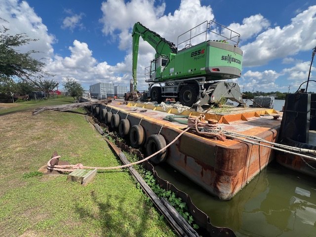 Barge 565