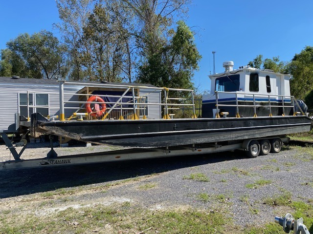CB 576 (deck boat)